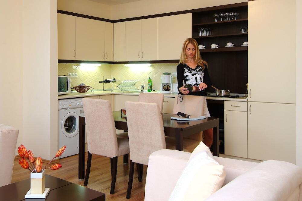 Mamaison Residence Izabella Будапеща Стая снимка