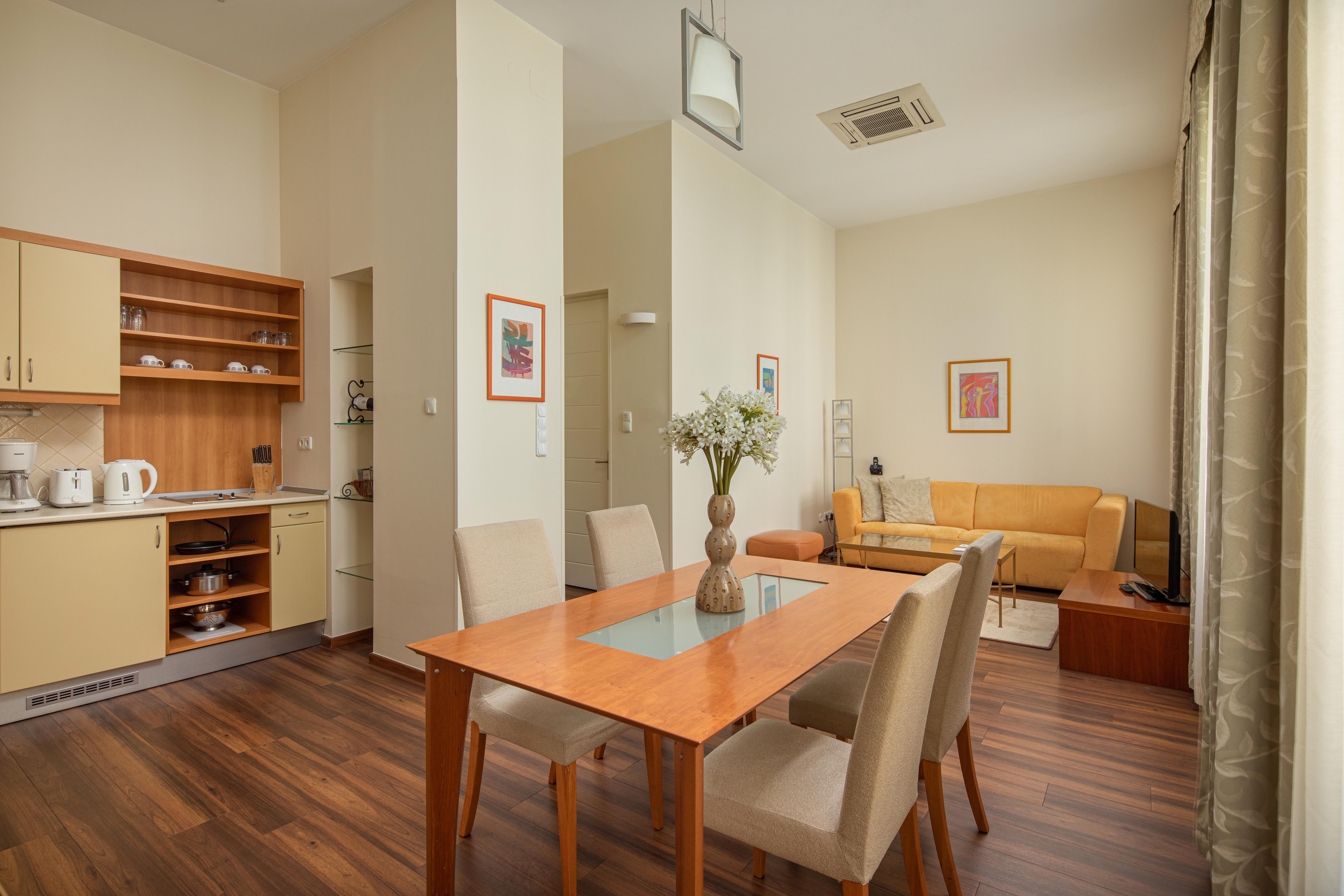 Mamaison Residence Izabella Будапеща Екстериор снимка