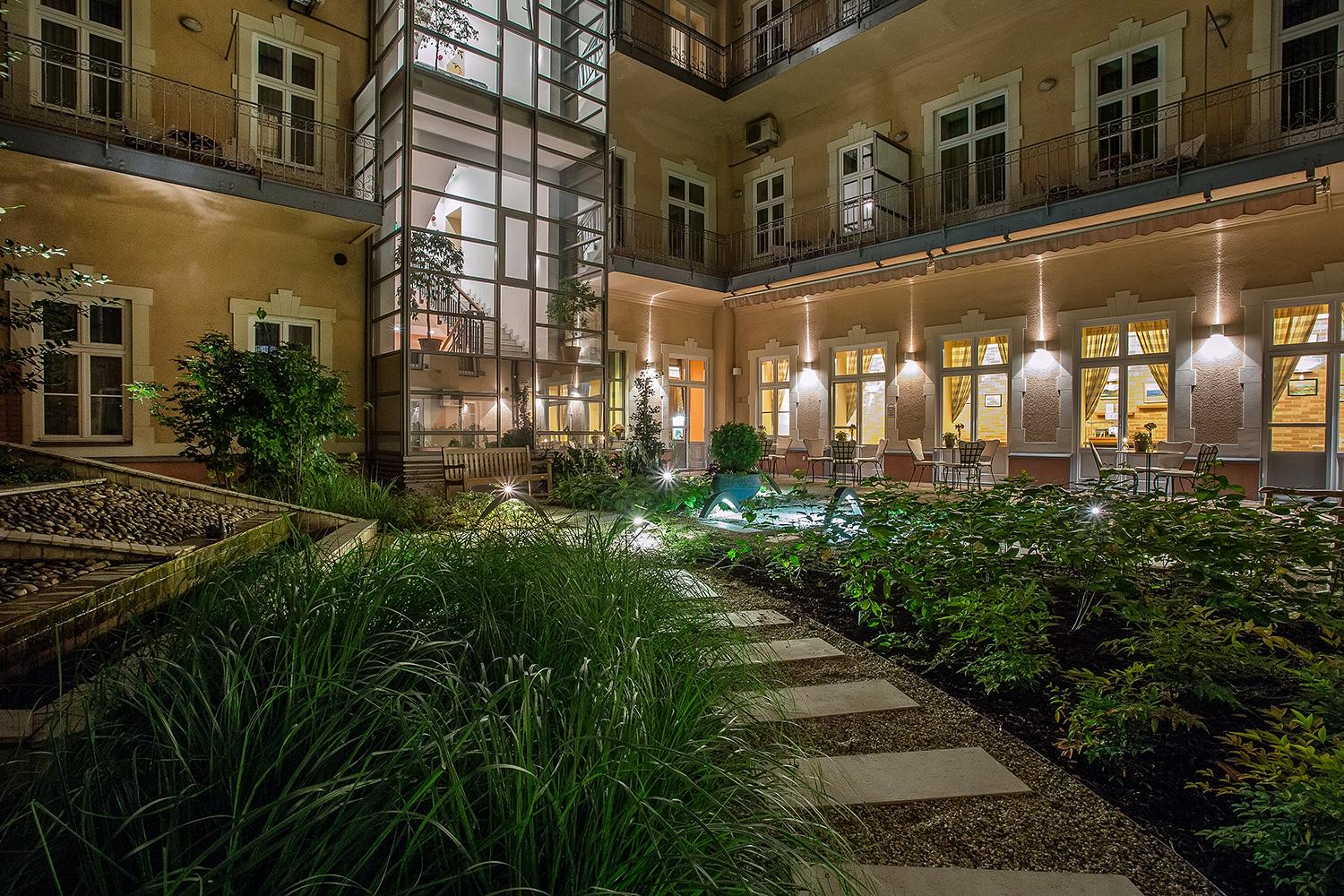 Mamaison Residence Izabella Будапеща Екстериор снимка
