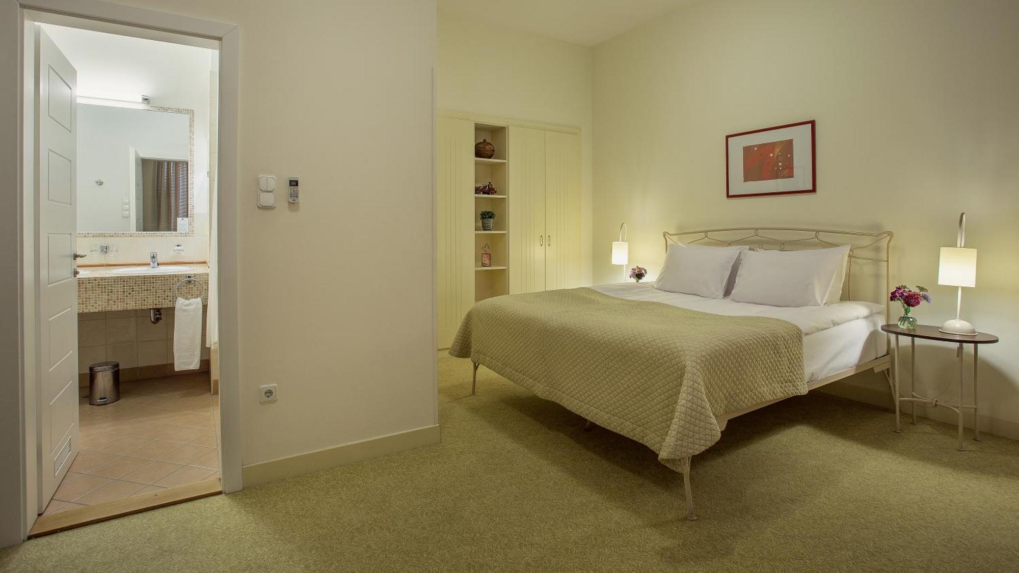 Mamaison Residence Izabella Будапеща Екстериор снимка