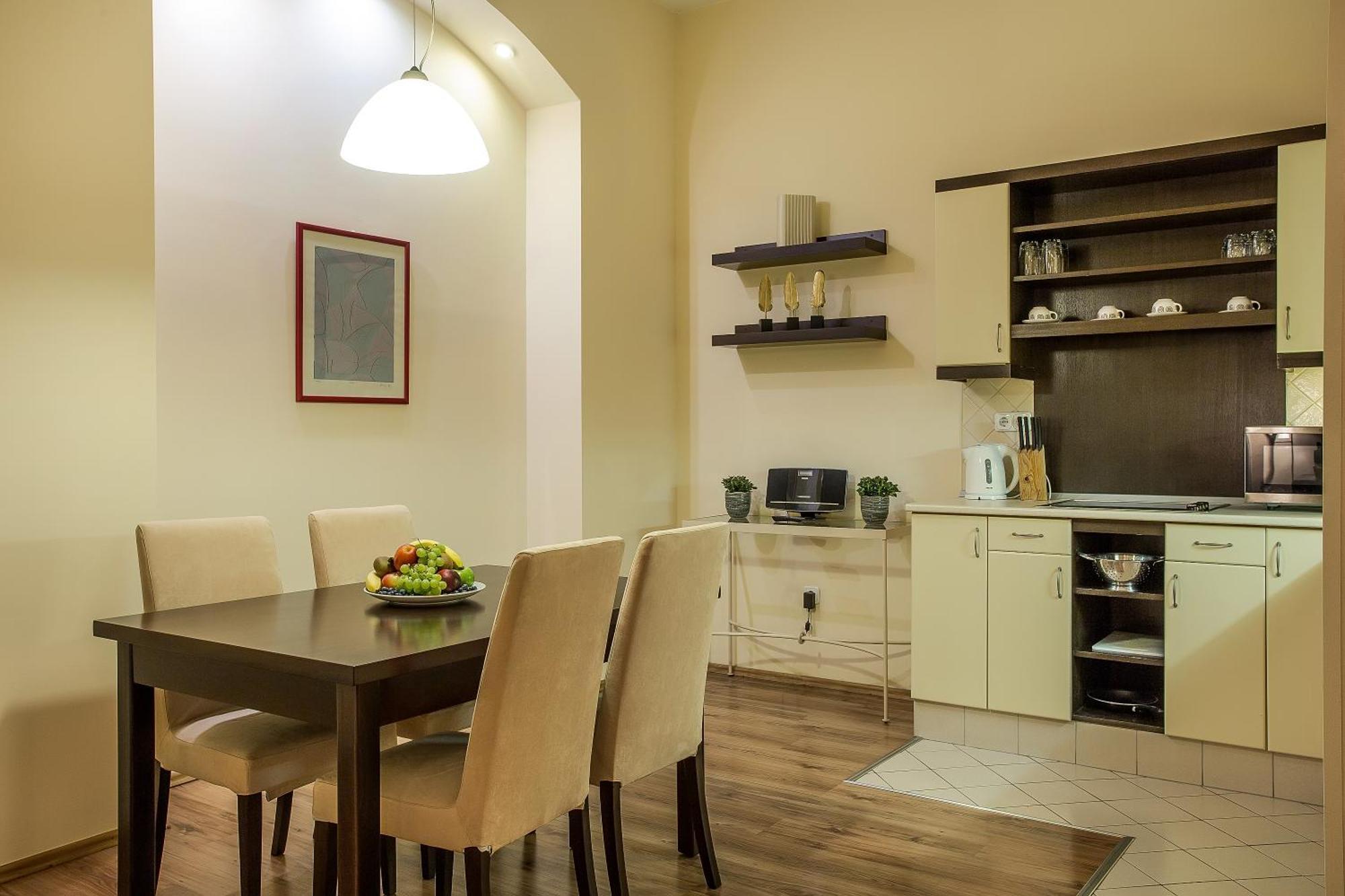 Mamaison Residence Izabella Будапеща Екстериор снимка