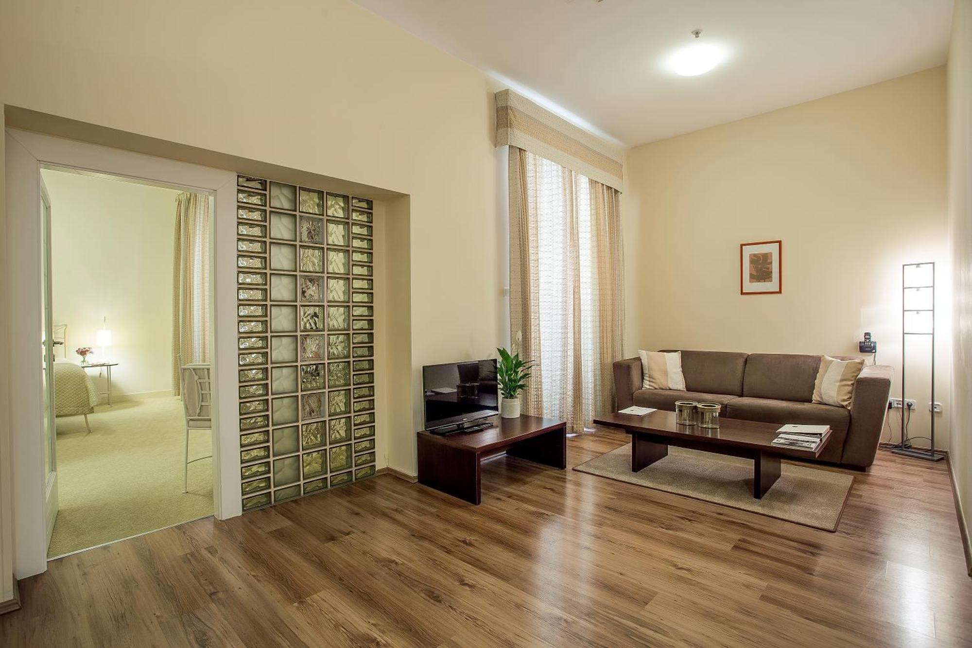 Mamaison Residence Izabella Будапеща Екстериор снимка