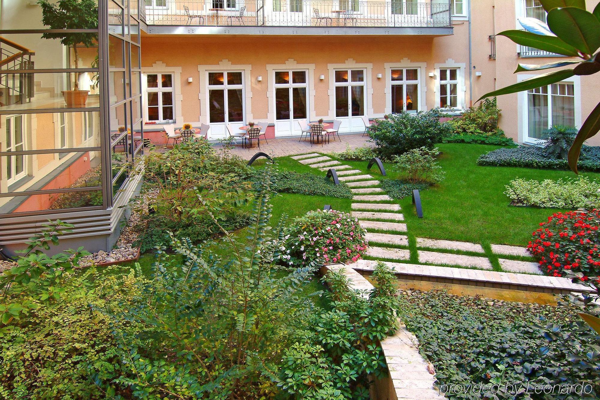 Mamaison Residence Izabella Будапеща Екстериор снимка
